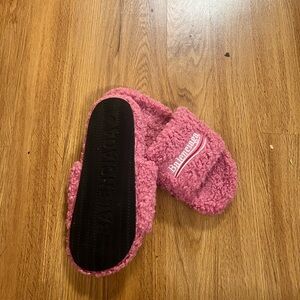 Balenciaga Pink Textured Slippers, trying to get rid of them for a fair price.